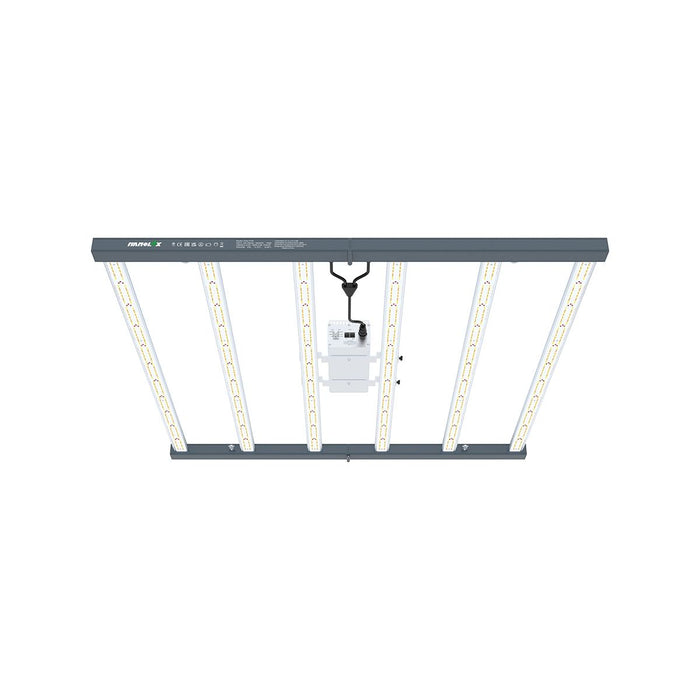 Entdecken Sie das NANOLUX LED-Panel – ZX SERIE 720W – 2,7 µmol/J. Seine Leistung, Effizienz und Vielseitigkeit machen ihn zu einem Maßstab im Bereich der Gartenbeleuchtung.