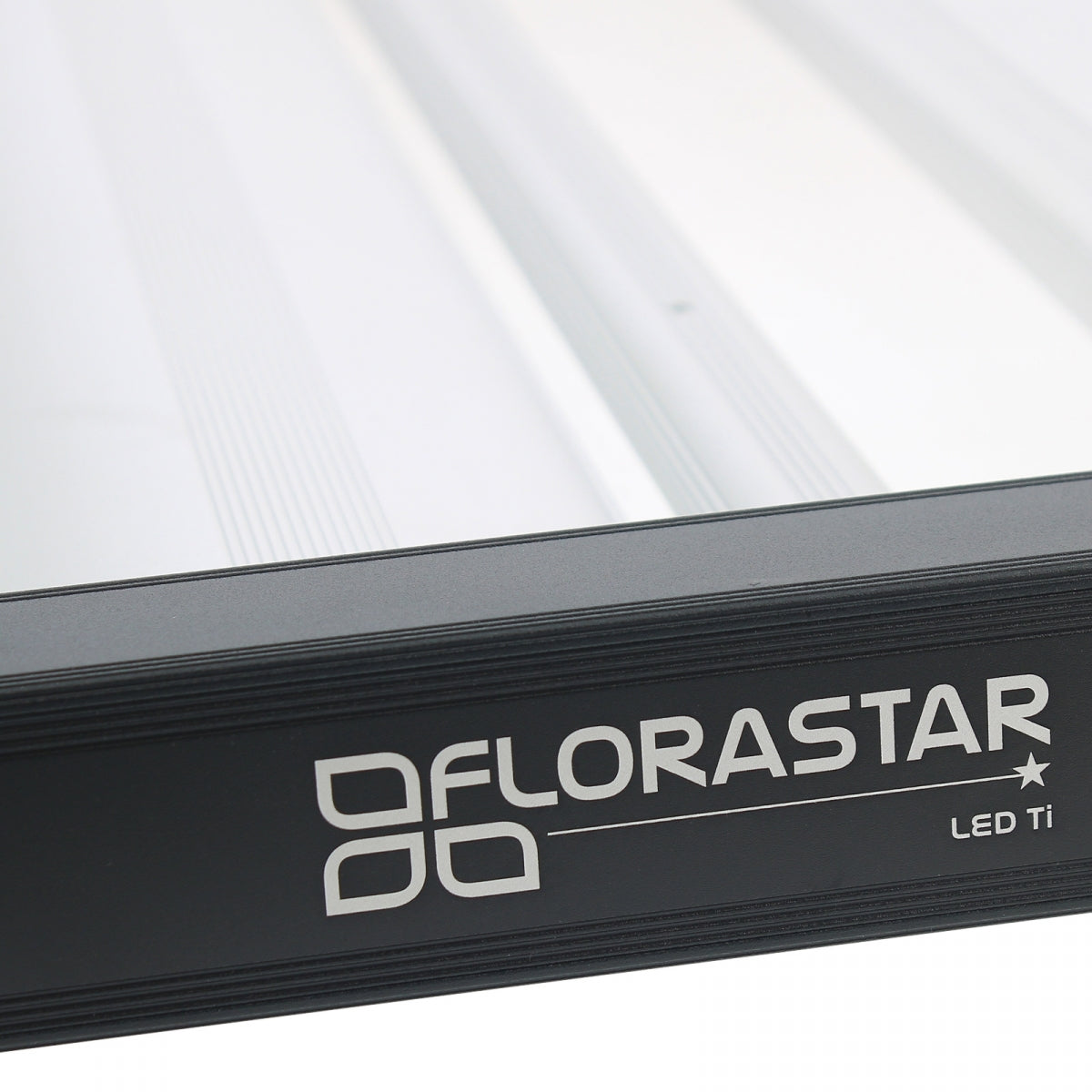 FLORASTAR TI LED-PANEL – VOLLSPEKTRUM – 640 W – 2,7 ΜMOL/TAG