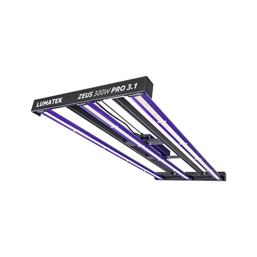 LUMATEK ZEUS 300W PRO LED-Panel in moderner Gartenumgebung